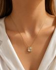Collier Trèfle Magnétique 4-en-1 Double Face – Élégance & Porte-Bonheur