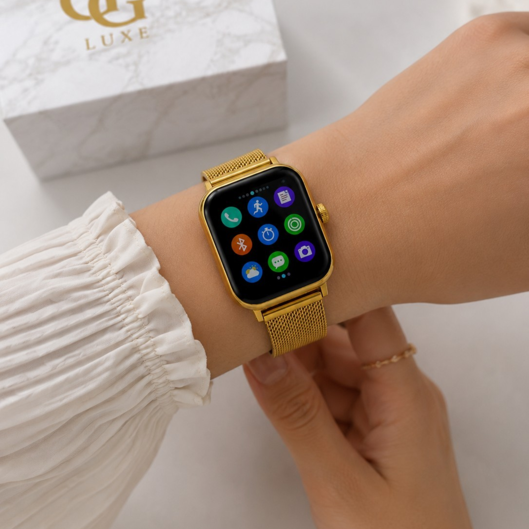 Montre Connectée Femme Dorée – Bracelet Réglable, Suivi Santé & Notifications